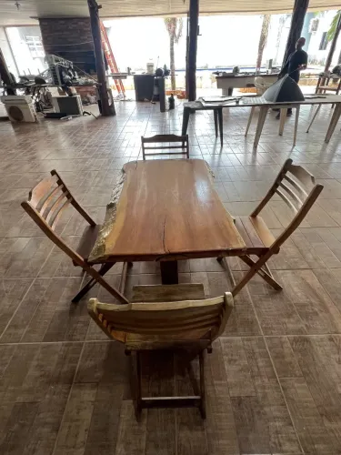 Mesa rústica 