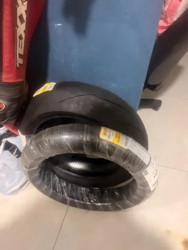 Pneu super corsa 120/70 17 e 200/55 17