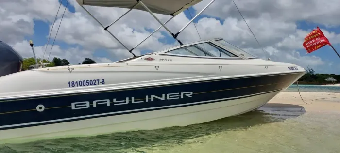 Lancha Bayliner 17 Pés, Motor 90HP 4Tempos , Economica e Muito Forte na Água.