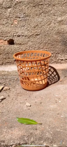 Lixeirinha de banheiro barata