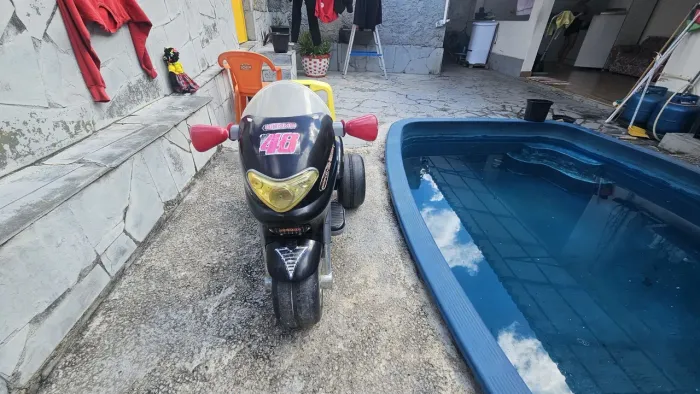 Moto infantil elétrica. Sem bateria 