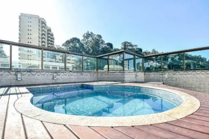 Excelente cobertura Duplex reformada, mobiliada, próximo ao metrô