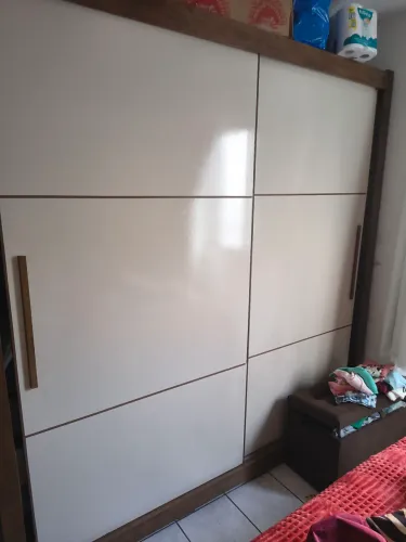 Vendo guarda roupa oirta correr