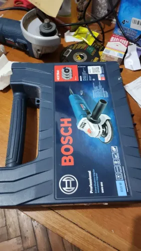 Esmerilhadeira 115mm Bosch R$ 150,00 Completa e em perfeito estado. 