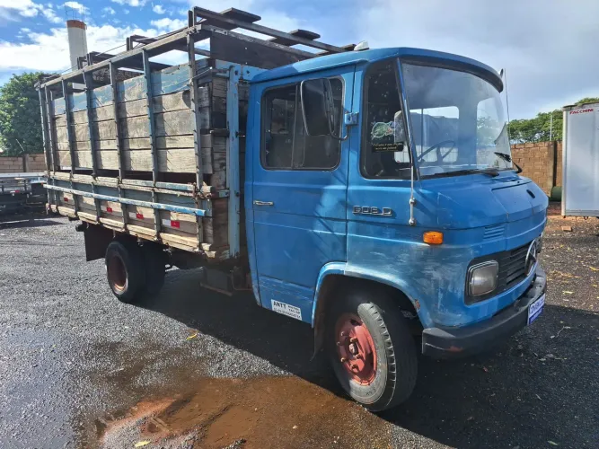 Mb608 carroceria com sobre grade boiadeira 