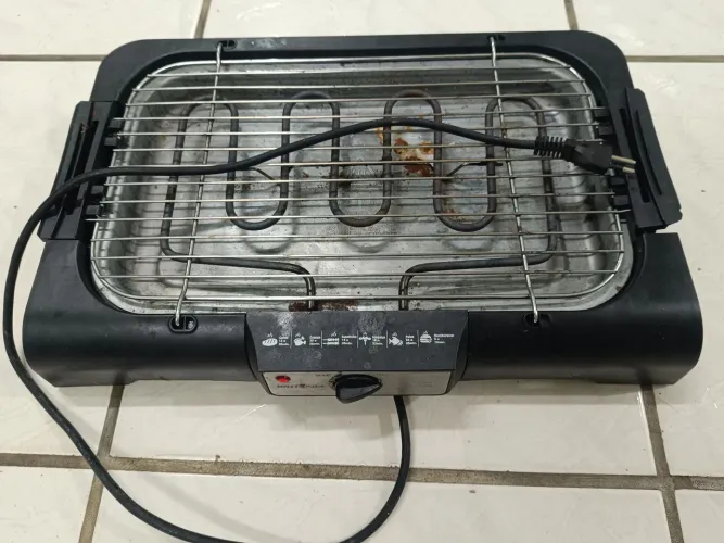 Churrasqueira elétrica Britânia 220V