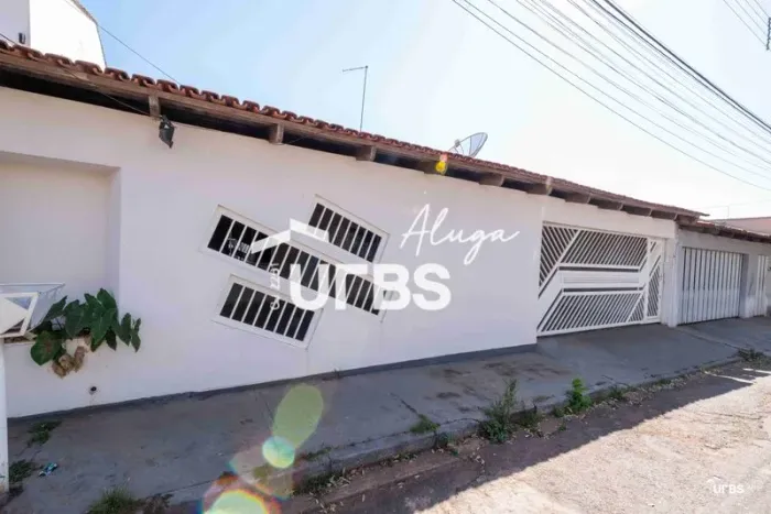 Sobrado, 280 m², 4 qts, 3 banh., 4 vagas, Parque das Laranjeiras