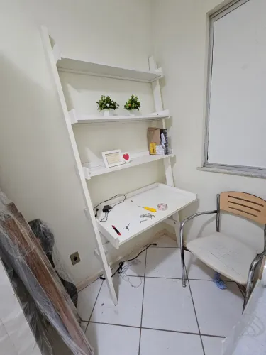 Estante/escrivaninha 