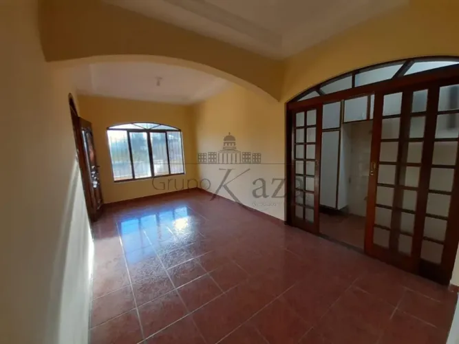 Casa Comercial - Misto - No bairro Jardim Satélite - 3 Dormitórios - 172m².