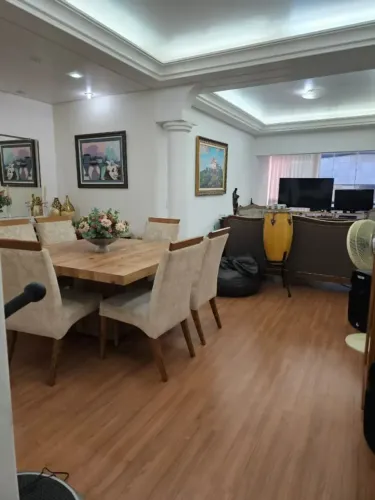 Imóvel para venda possui 200 metros quadrados com 4 quartos em Praia da Costa - Vila Velha