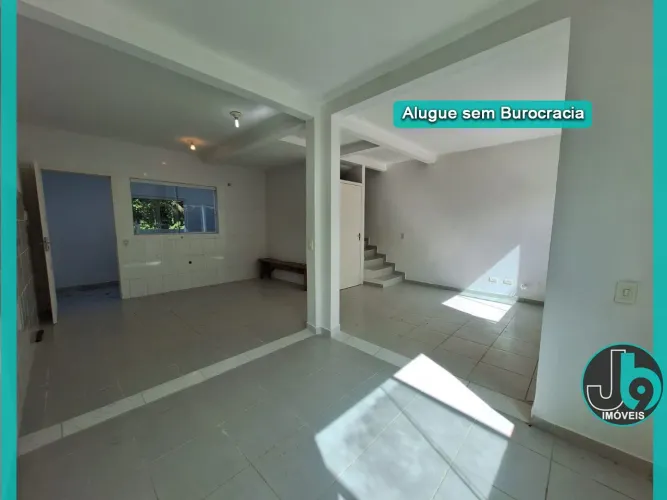 Sobrado em Condomínio para Alugar no Umbará 100m² com 3 quartos, 2 banheiros e 2 vagas de