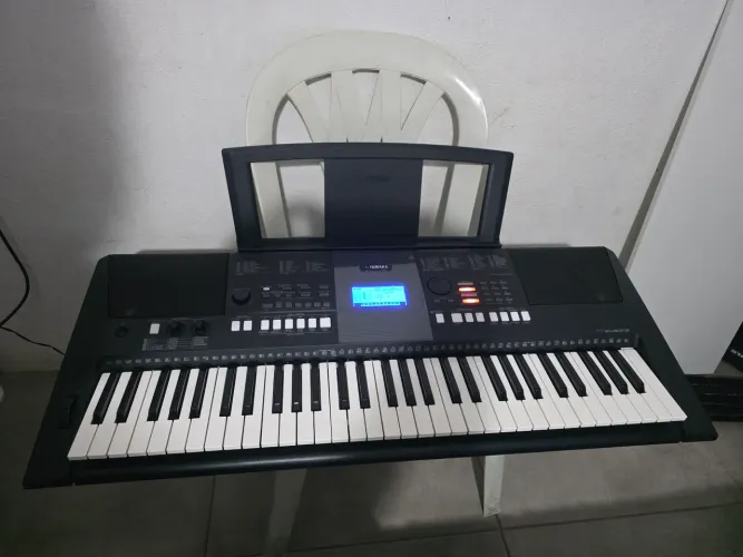 Teclado Yamaha PSR-E423 