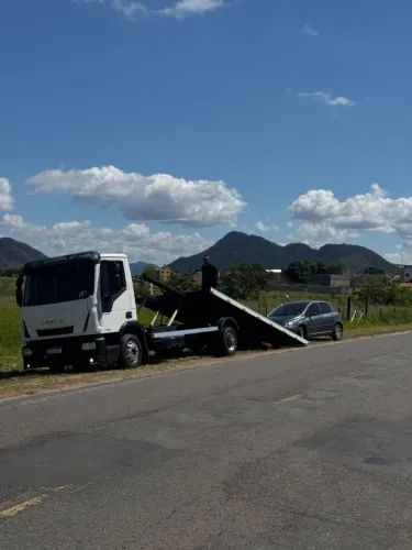 Guincho Iveco tector 11-190 plataforma