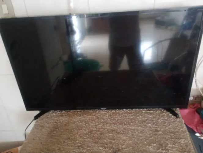 Vende-se Tv Samsung 40 polegadas com led queimado 