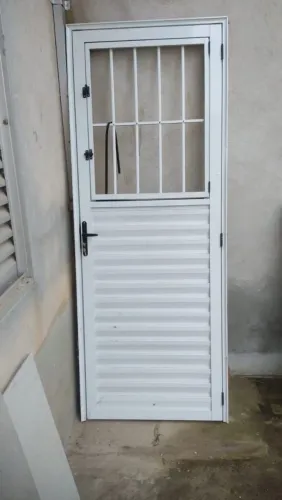 Porta de alumínio abertura para direita 