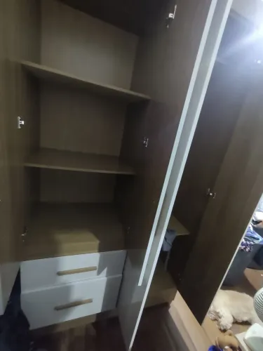 Guarda roupa usado e bem conservado