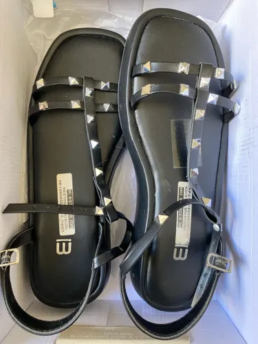 sandália flatform marisa na cor preta, tamanho 36.