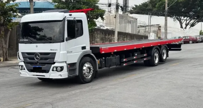 Atego 2426 6x2 ano 2018 plataforma 10,5m