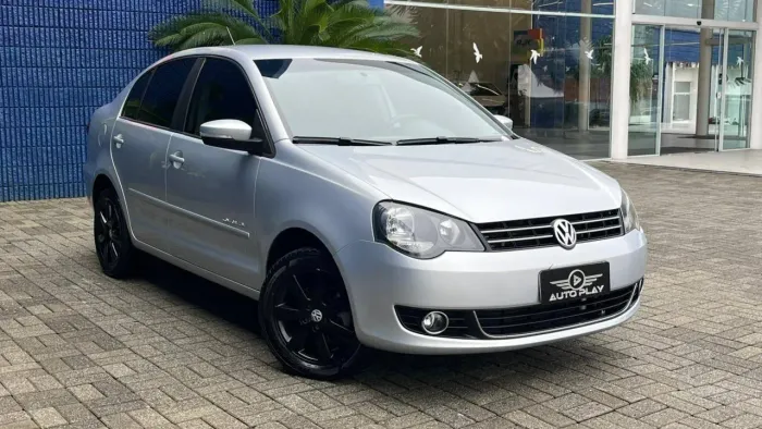 Volkswagen Polo Sed. Comfort. 1.6 MI Tot. Flex 8V 2013