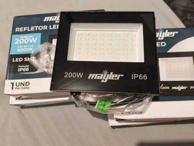 Refletor led potente 200w ?