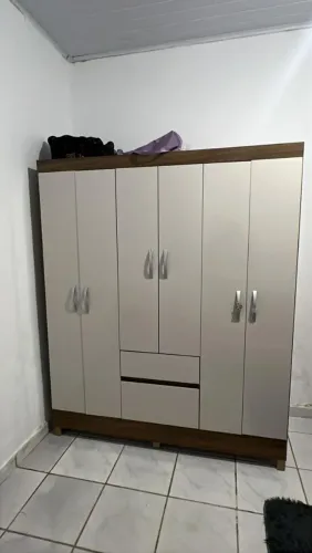 Guarda roupa semi novo