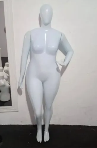 Vende-se Manequim plus size