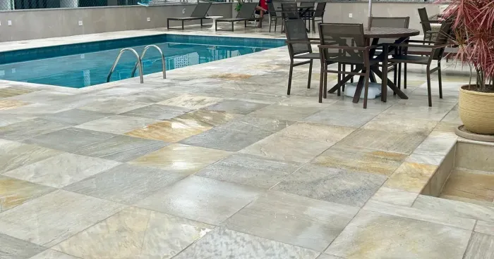 Apartamento à venda ótimo prédio com piscina, local residencial do Leblon, 3 quartos, vaga