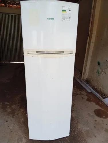 Vendo Geladeira Consul 330 litros