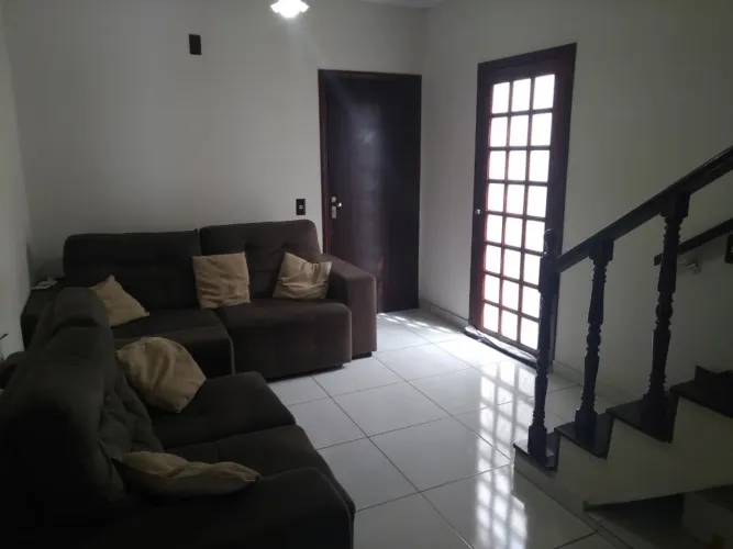 Casa residencial à venda com 280 m² e 4 dormitórios no Jardim Itália.