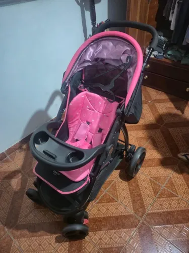 Carrinho de bebê Cosco Kids Travel System Nexus Rosa com Bebê Conforto