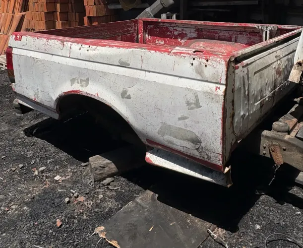 Carroceria de ferro da F1000