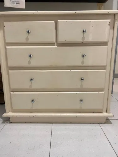 Cômoda de madeira retrô