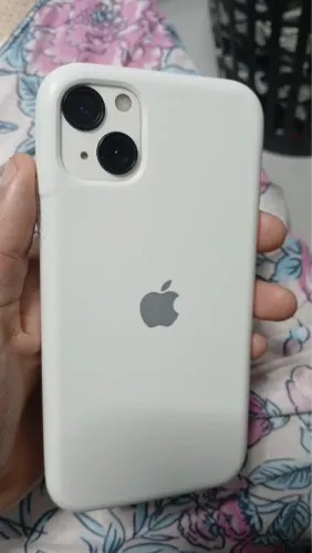 iPhone XR com traseira do 13