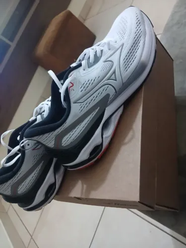 TÊNIS MIZUNO ORIGINAL NUMERO 41 (USADO APENAS 1 VEZ) SEM MARCAS DE USO