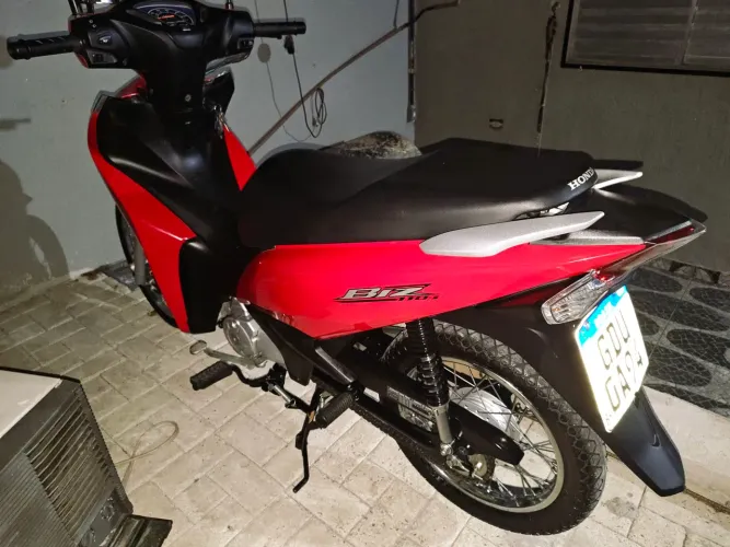 Honda Biz 110i 2024- Vermelha-Muito conservada