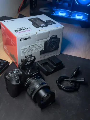 Canon EOS SL3 + lente 18-55mm + Carregador de Bateria