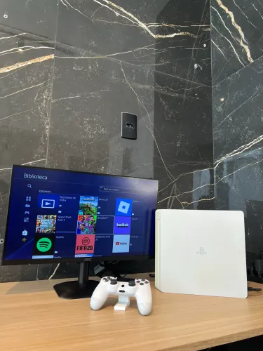 ? PS4 Slim 500GB + Monitor 24? - Completo e Pronto pra Jogar!