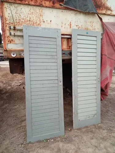 Tô vendendo essas duas Portas de Madeira