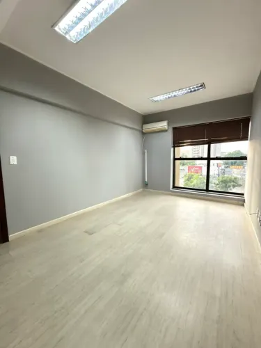 Sala comercial para locação com 43m² em Centro empresarial Cuiabá  com divisória, copa e l