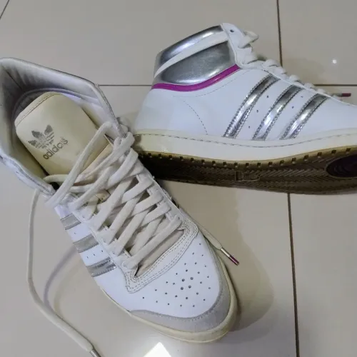 Tênis Adidas feminino 36 usado 