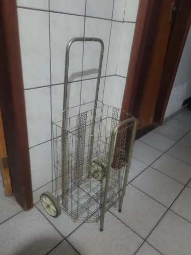 Carrinho de compras com dois compartimentos