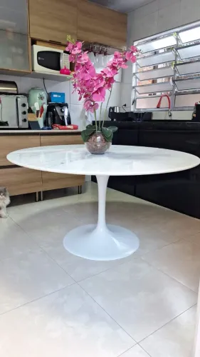 Mesa jantar redonda 1,40X1,40 tampo em mármore branco 