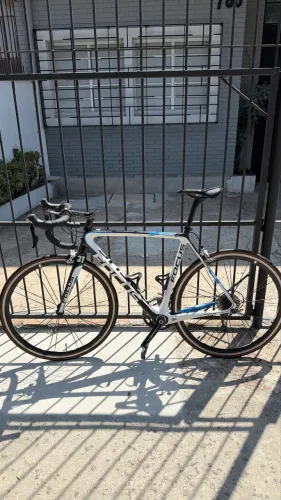 Bicicleta speed focus izalco pro 56
