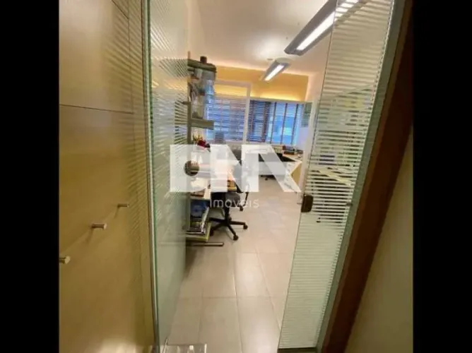 Sala em localização privilegiada, próxima ao Metrô.