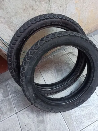Vendo par de pneu