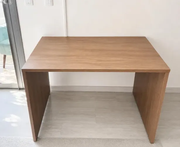Mesa de escritório retangular