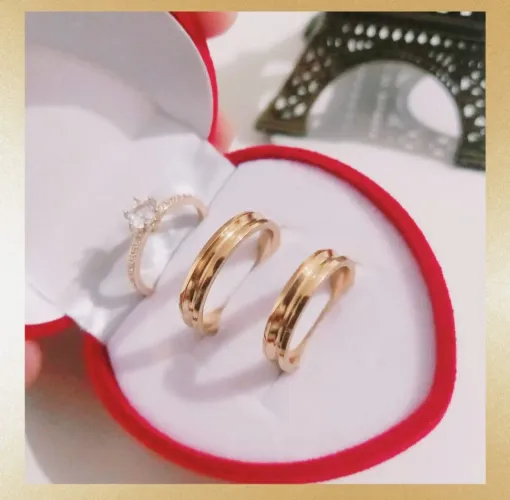 Par de Alianças Tradicionais Paris 4mm Ouro18K Banho + Anel Solitário - Promoção Semana!