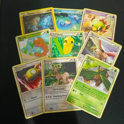 Lote com 9 cartas de Pokémon TCG em inglês Borda Amarela 2010