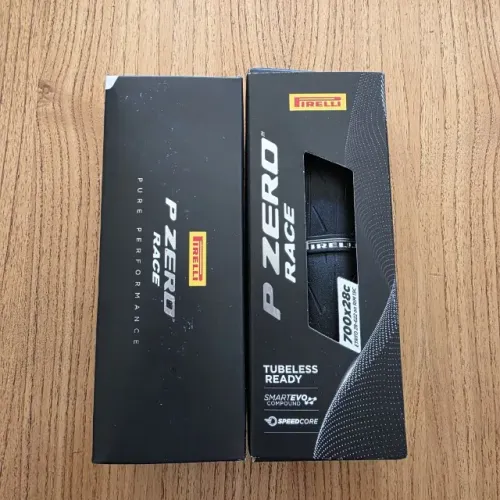 Par Pirelli P Zero Race TLR 700x28c SpeedCore - Novos na caixa
