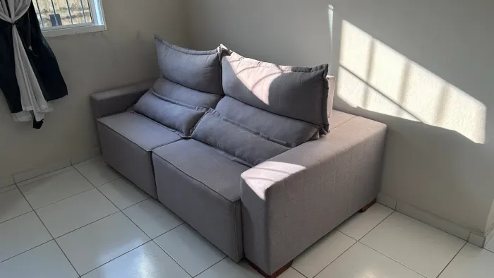 Sofá retrátil pouco usado